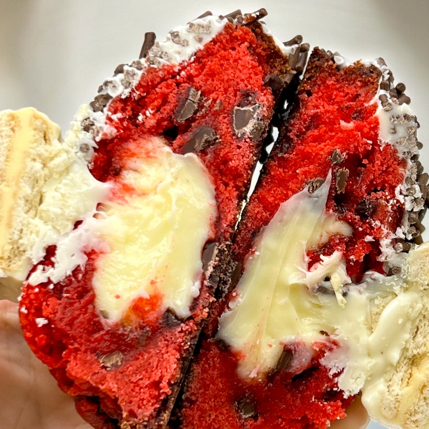 Filling red velvet cookie